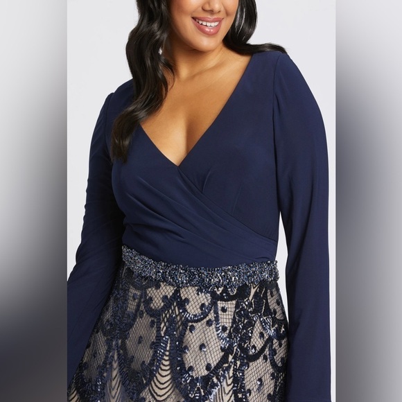 Mac Duggal 67241 NWT Two Tone Embellished Wrap Over Long Sleeve Gown - Picture 3 of 6